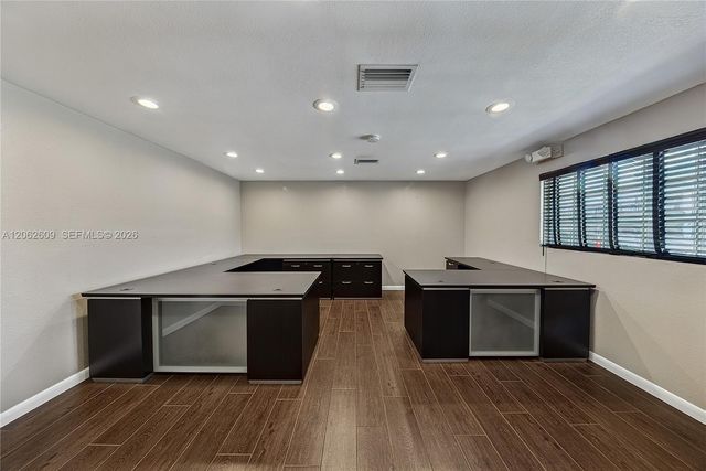 950 NE 40th Court, Oakland Park, FL 33334