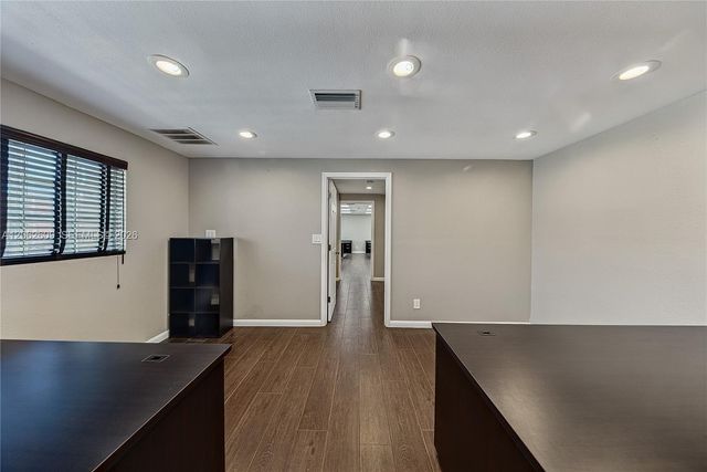 950 NE 40th Court, Oakland Park, FL 33334