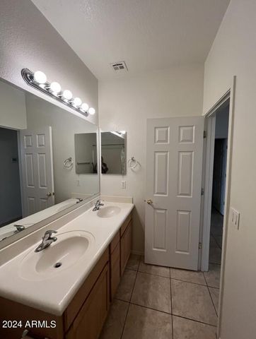 4135 E BELLERIVE Drive, Chandler, AZ 85249