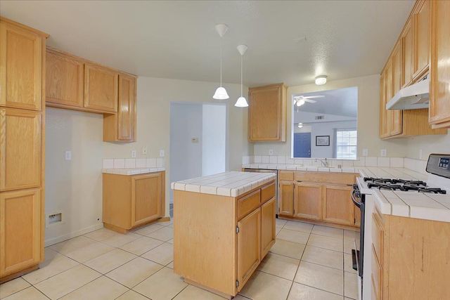 1753 River Run Dr, Linda, CA 95901