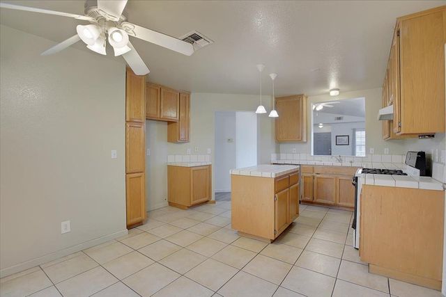 1753 River Run Dr, Linda, CA 95901