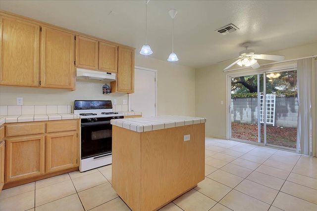 1753 River Run Dr, Linda, CA 95901