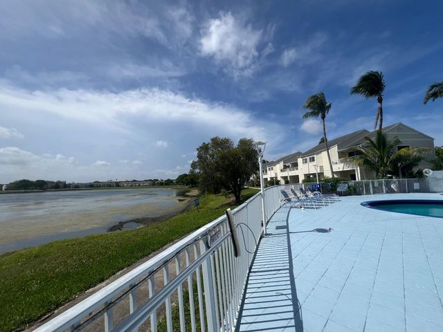 3405 NW 44th St 205, Lauderdale Lakes, FL 33309