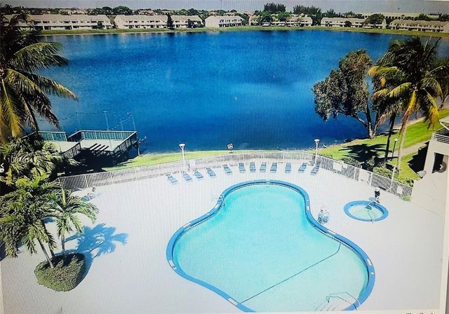 3405 NW 44th St 205, Lauderdale Lakes, FL 33309