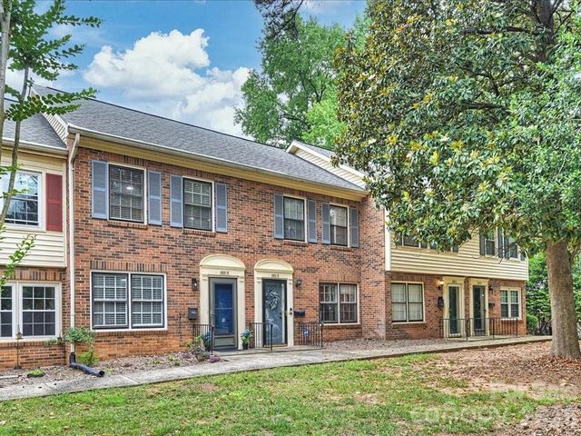 6810 Farmingdale Drive, Charlotte, NC 28212