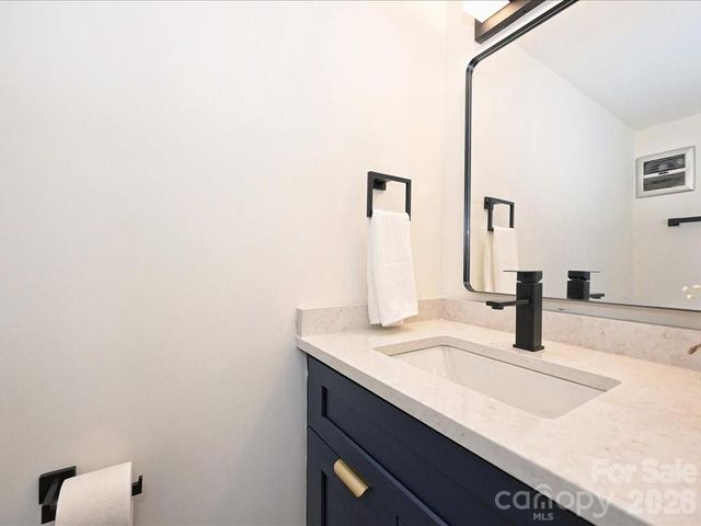6810 Farmingdale Drive, Charlotte, NC 28212
