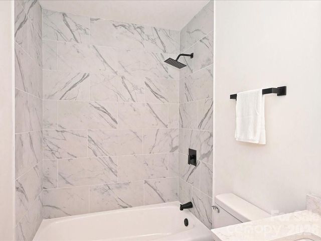 6810 Farmingdale Drive, Charlotte, NC 28212
