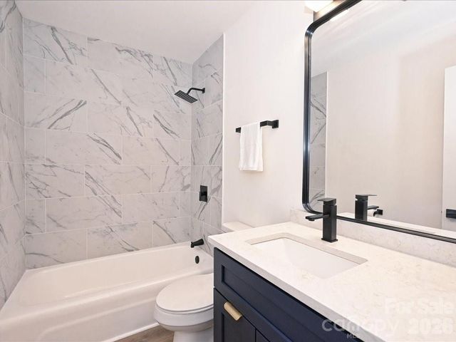6810 Farmingdale Drive, Charlotte, NC 28212