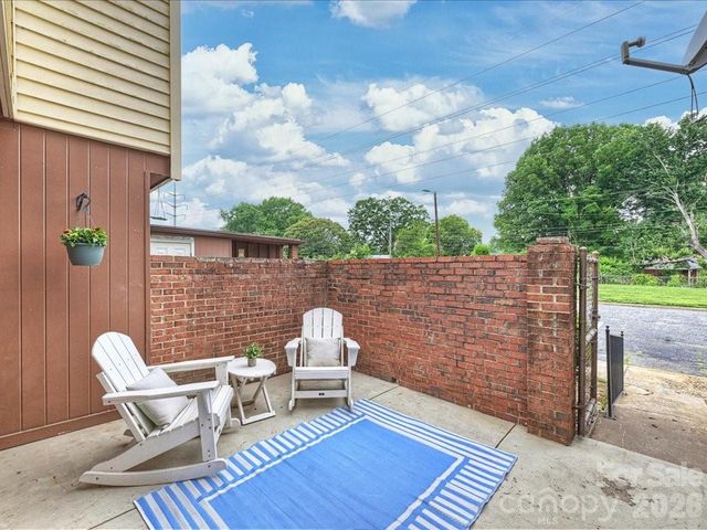 6810 Farmingdale Drive, Charlotte, NC 28212