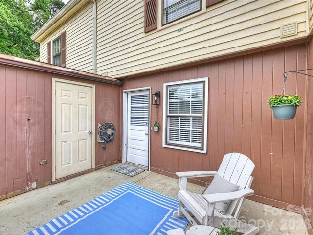 6810 Farmingdale Drive, Charlotte, NC 28212