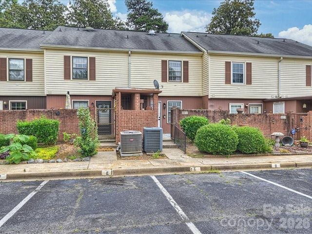 6810 Farmingdale Drive, Charlotte, NC 28212