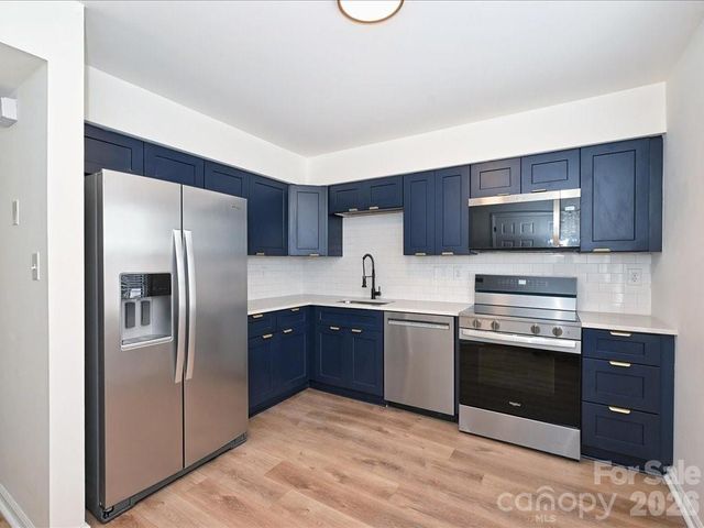 6810 Farmingdale Drive, Charlotte, NC 28212