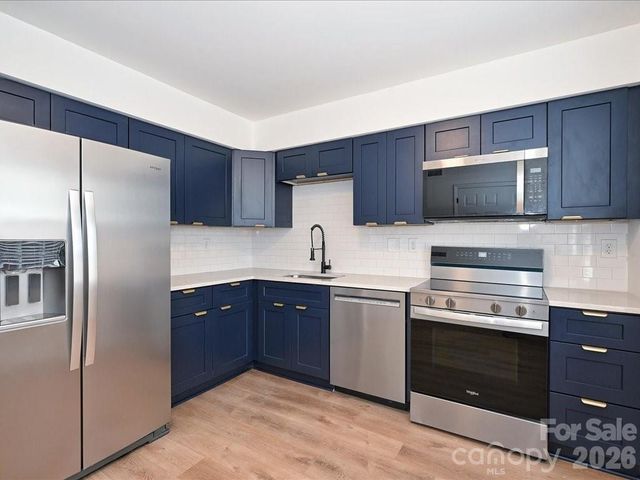 6810 Farmingdale Drive, Charlotte, NC 28212