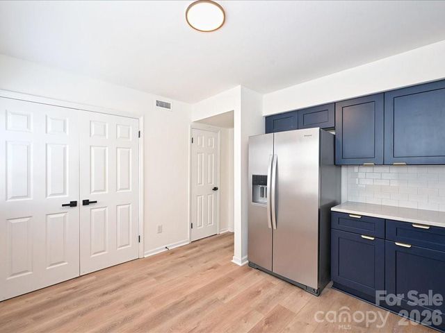6810 Farmingdale Drive, Charlotte, NC 28212