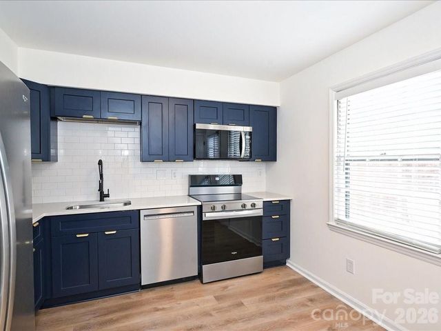 6810 Farmingdale Drive, Charlotte, NC 28212