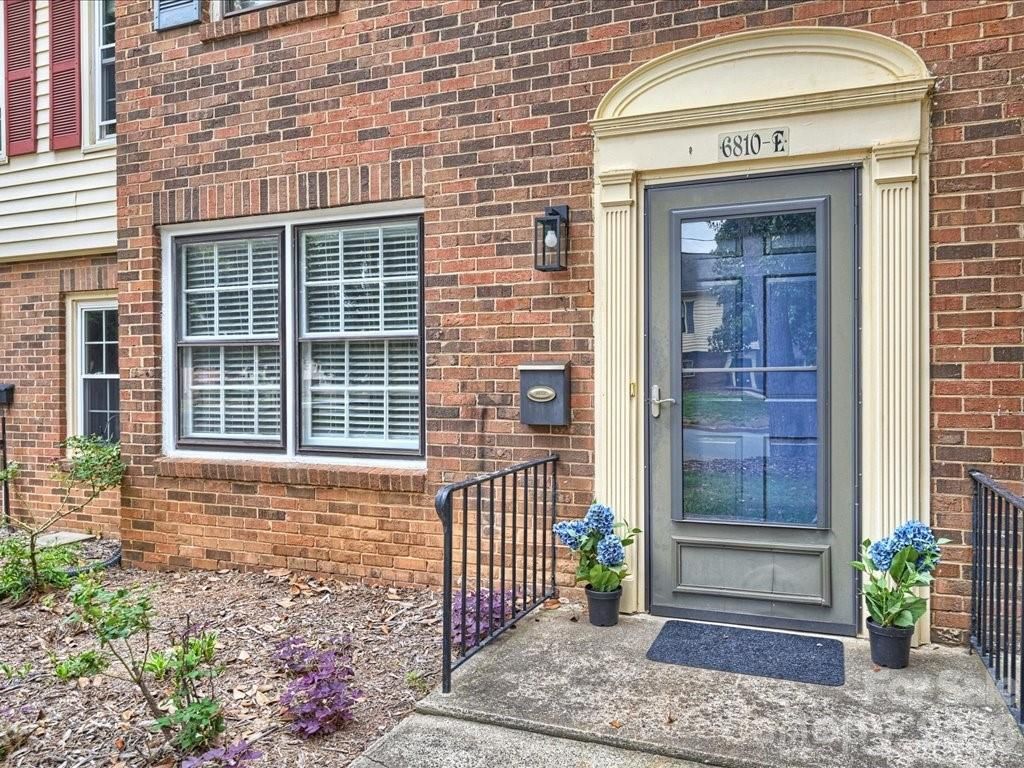 6810 Farmingdale Drive, Charlotte, NC 28212