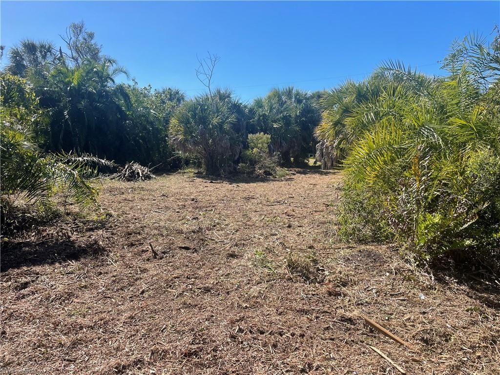 575 Sea Oats DR, SANIBEL, FL 33957 — photo 2