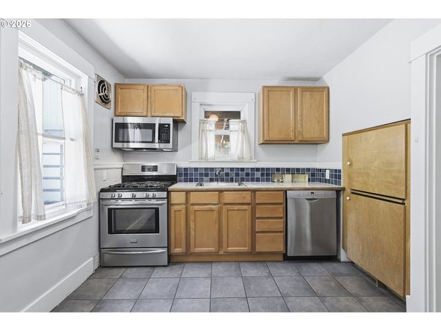 7464 Sw 53RD Ave, Portland, OR 97219