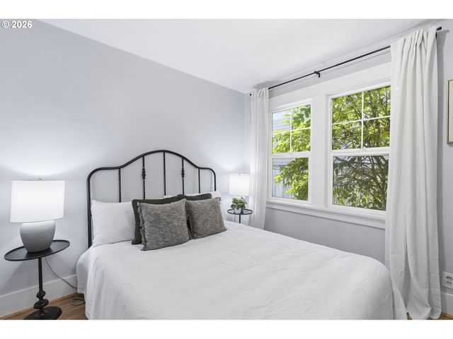 7464 Sw 53RD Ave, Portland, OR 97219