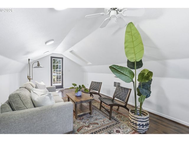 7464 Sw 53RD Ave, Portland, OR 97219