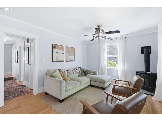 7464 Sw 53RD Ave, Portland, OR 97219