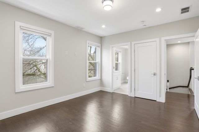 57 Hurley St. 3, Cambridge, MA 02141