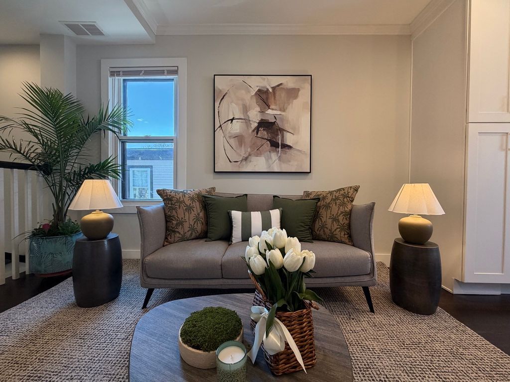 57 Hurley St. 3, Cambridge, MA 02141