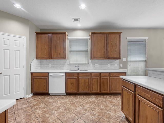 15826 Shoreline Terrace Drive, Houston, TX 77044