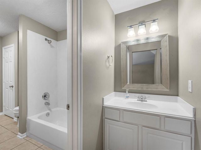 15826 Shoreline Terrace Drive, Houston, TX 77044