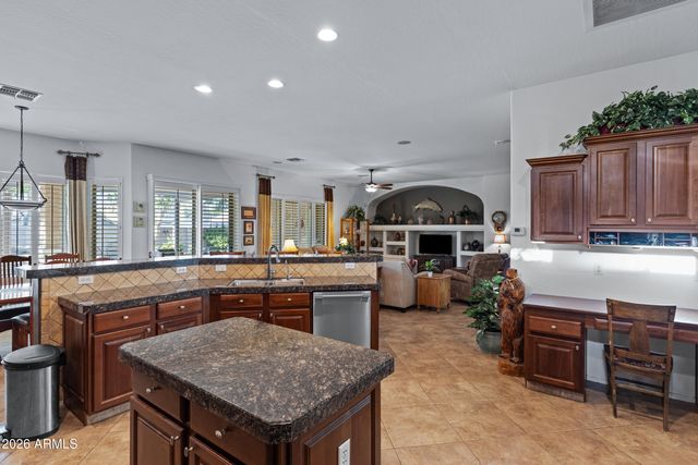 2770 E BUENA VISTA Drive, Chandler, AZ 85249