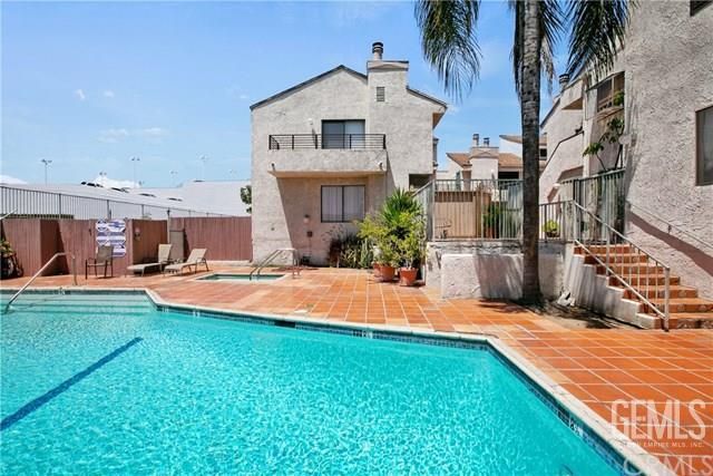 8221 Langdon 204, Van Nuys, CA 91406