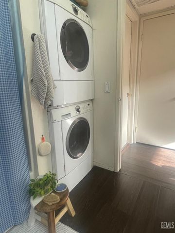 8221 Langdon 204, Van Nuys, CA 91406