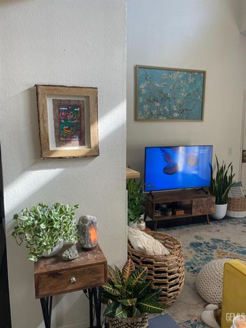 8221 Langdon 204, Van Nuys, CA 91406