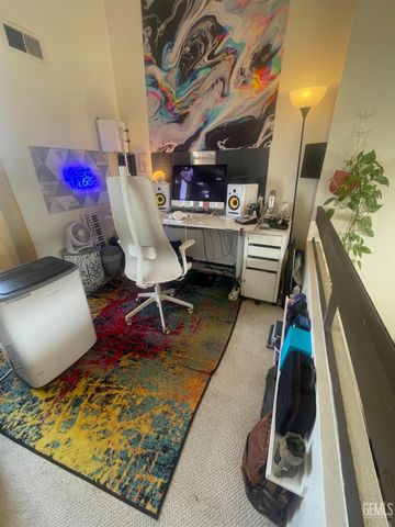 8221 Langdon 204, Van Nuys, CA 91406