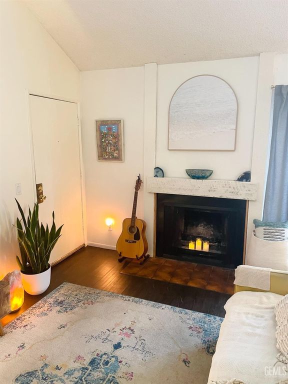 8221 Langdon 204, Van Nuys, CA 91406