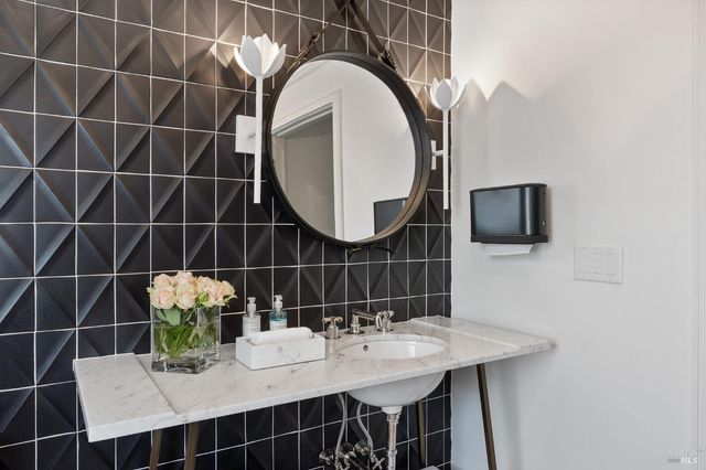 369 W Napa St, Sonoma, CA 95476