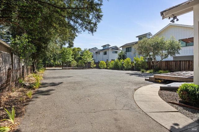 369 W Napa St, Sonoma, CA 95476