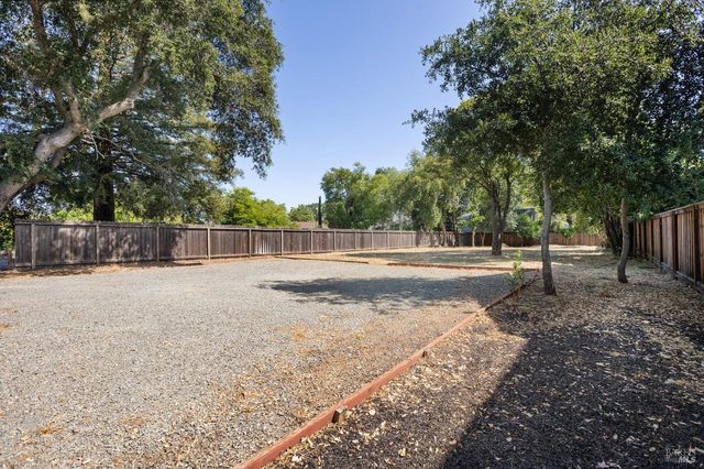 369 W Napa St, Sonoma, CA 95476