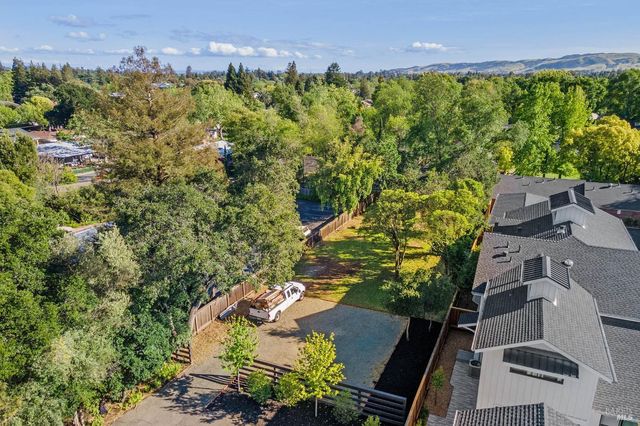 369 W Napa St, Sonoma, CA 95476
