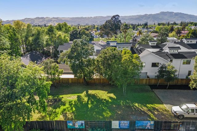 369 W Napa St, Sonoma, CA 95476