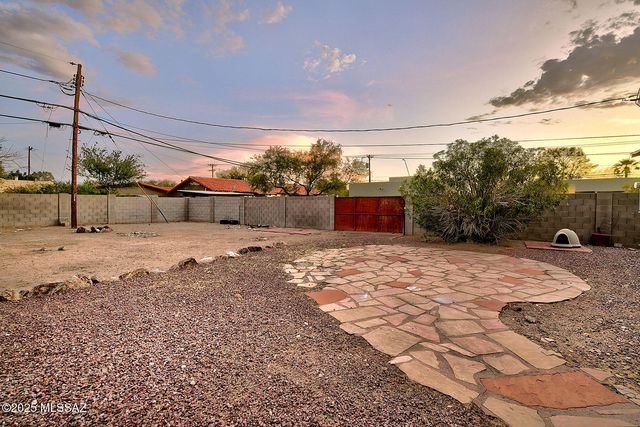 2512 E Linden Street, Tucson, AZ 85716