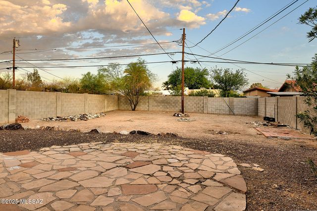 2512 E Linden Street, Tucson, AZ 85716