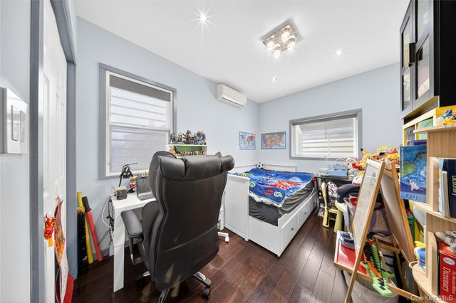 520 124th Street, College Point, NY 11356