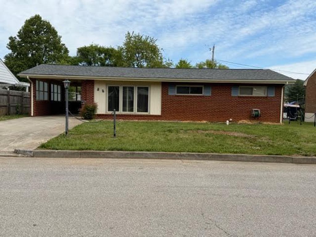 5107 Hollyhock RD, Roanoke, VA 24012