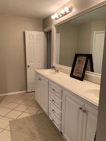 17122 Kings Walk Lane, Houston, TX 77070