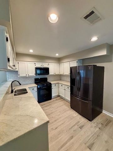 17122 Kings Walk Lane, Houston, TX 77070