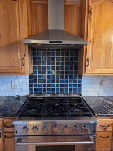 16816 Hans Court, Fraser, MI 48026