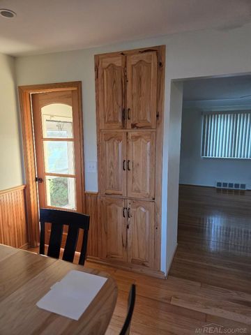 16816 Hans Court, Fraser, MI 48026