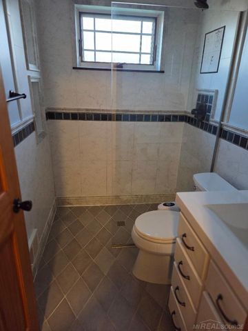 16816 Hans Court, Fraser, MI 48026