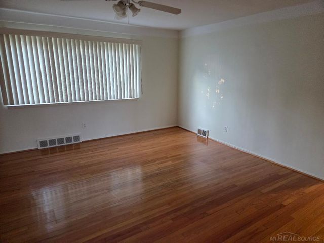 16816 Hans Court, Fraser, MI 48026